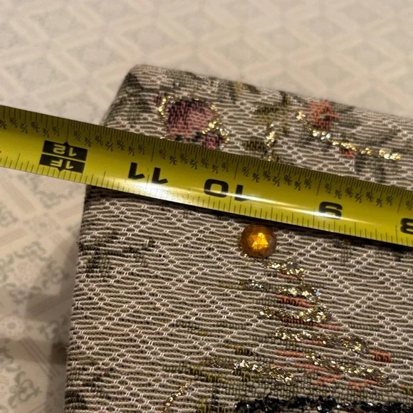 Vintage-Inspired Floral Clutch with Embellishments - Picture 14 of 15